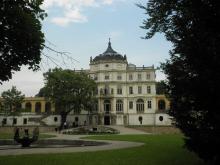 Ploskovice – a white jewel full of contrasts